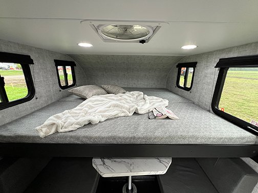 Soaring Eagle ADLAR 6.0 Truck Camper